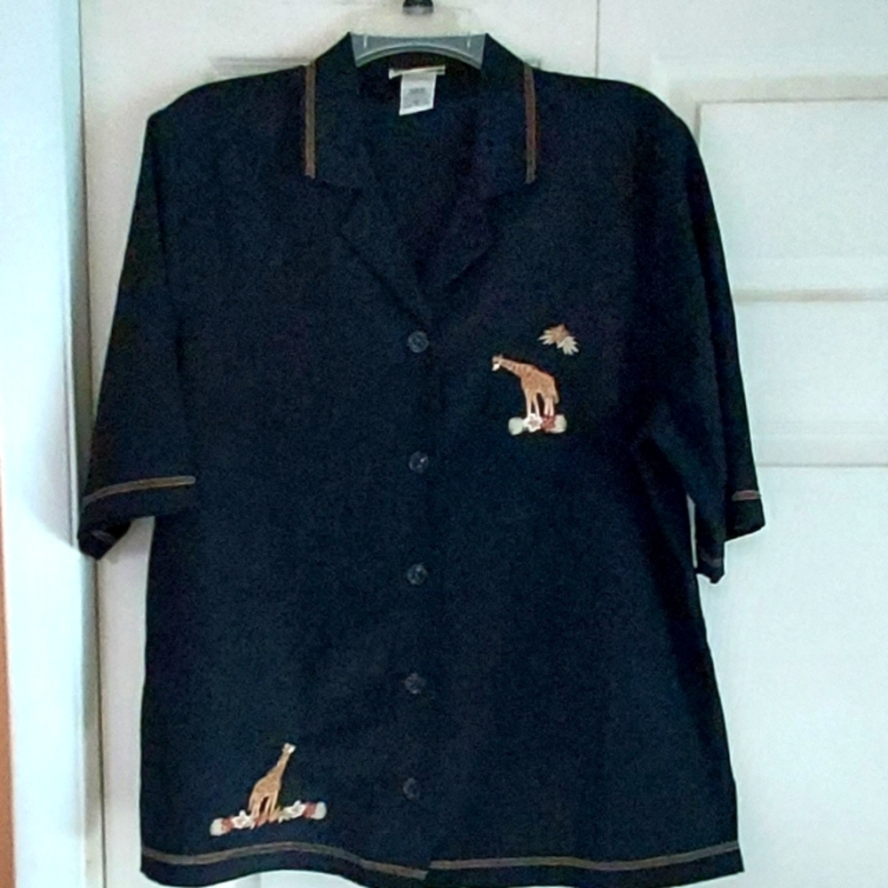 Bon Worth Womens M Black Short Sleeve Button Front Shirt Gold Giraffes